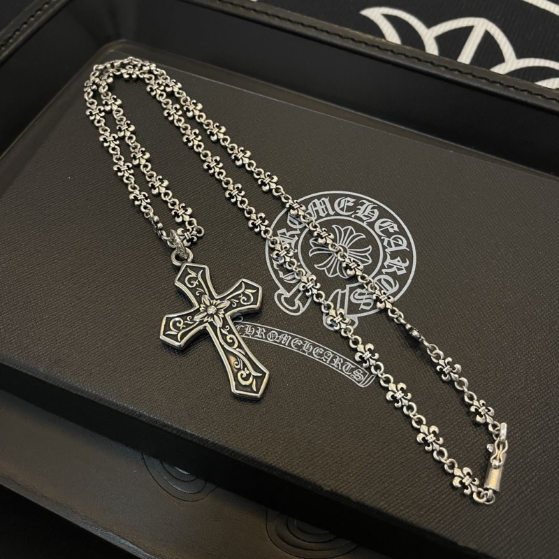 Ch*0me He**ts necklaces